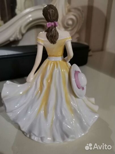 Фарфоровая статуэтка English Ladies Англия