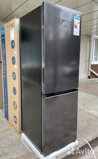 Черный холодильник новый