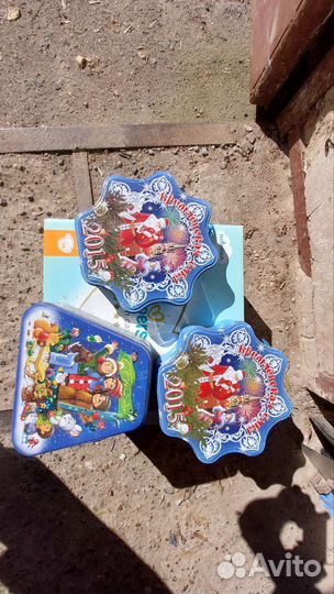 Жестяная коробка для подарка новогодняя