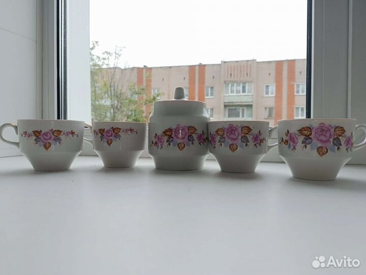 Чашки, сахарница. Сервиз