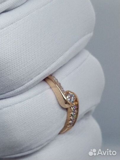 Золотое кольцо с камнем 16,5р