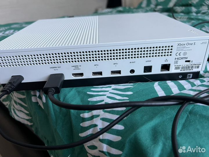 Xbox One S 1tb + 1 геймпад