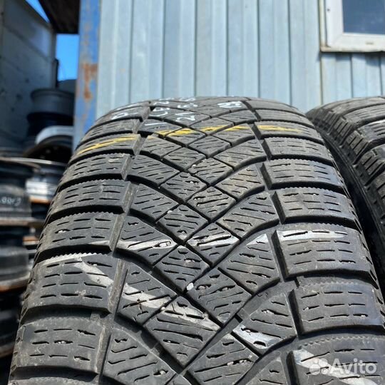 Pirelli Ice Zero FR 215/60 R17 100T