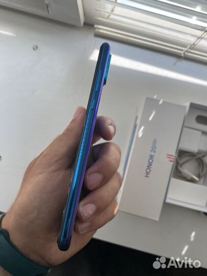 Honor 20lite 128гб