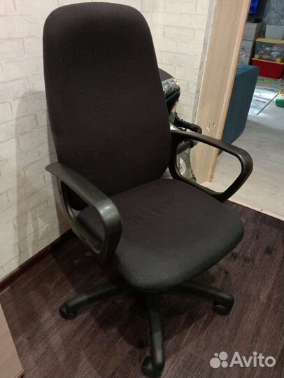 Компьютерное кресло, возможна доставка