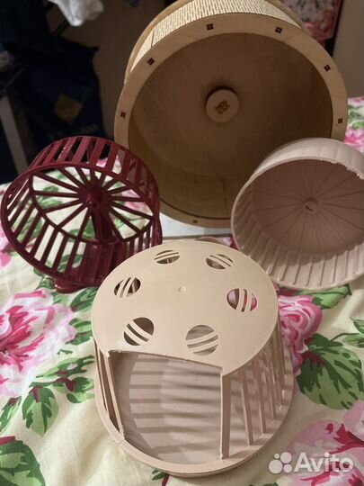 Колеса,домик и кормушка для хомяков