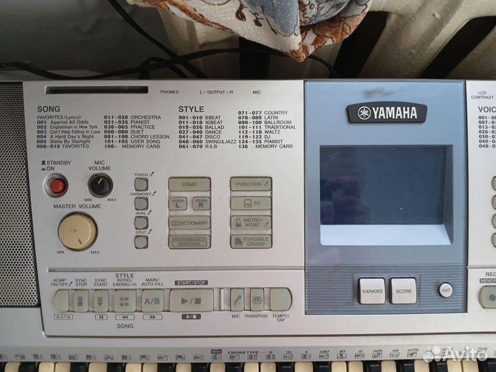 Синтезатор и стойка