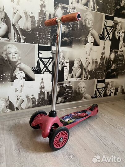 Самокат трехколесный