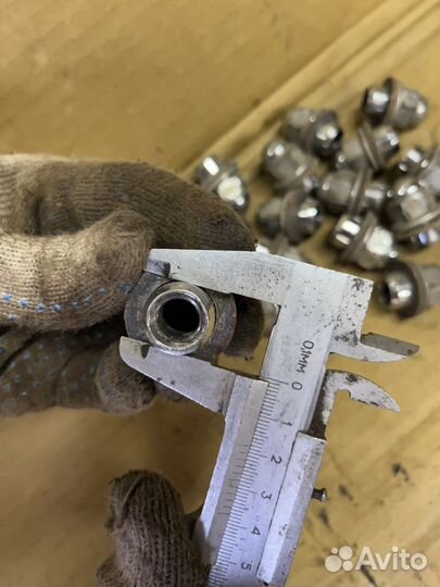 Колесные гайки