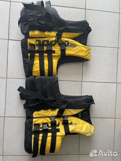 Спасательный жилет неопреновый sea doo