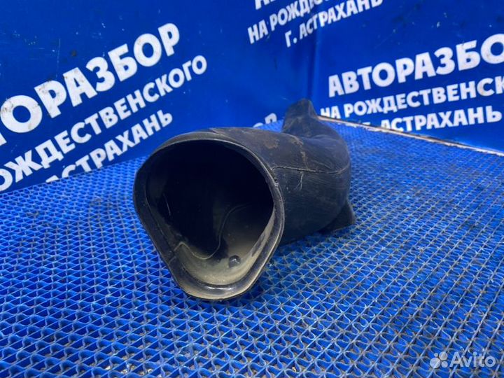 Воздуховод Opel Astra H седан 2008