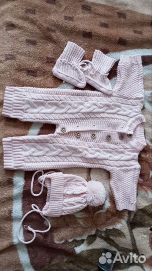 Вязанный комбинезон для новорожденного