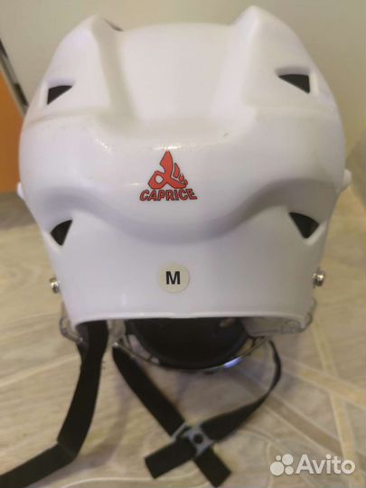 Хоккейный шлем