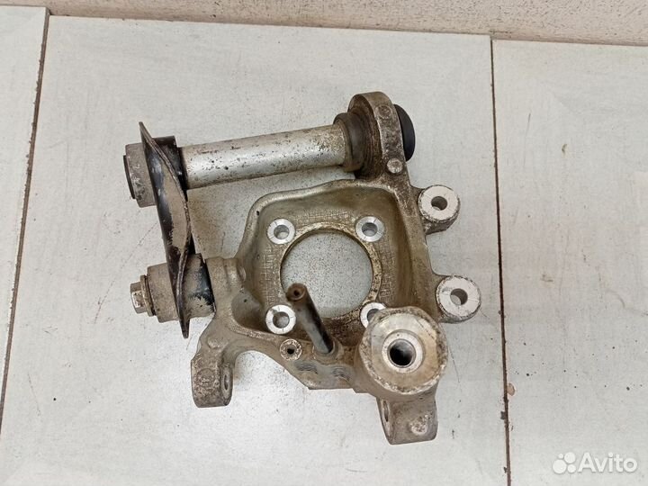 Кулак задний левый бмв