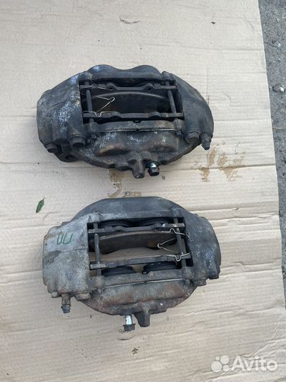 Суппорт тормозной передний Lexus LX570