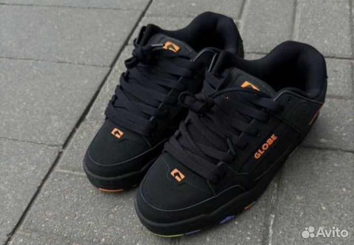 Кеды дутыши Globe tilt на руках