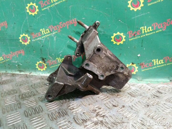 Кронштейн двигателя правый Mitsubishi Lancer 9