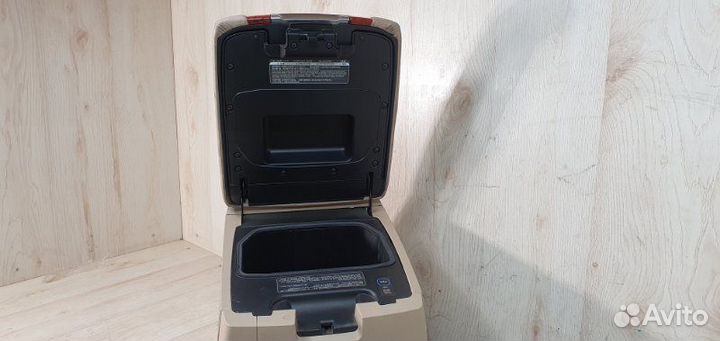 Подлокотник Toyota Land Cruiser 200