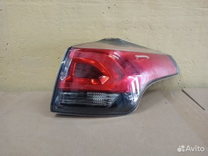 Фонарь правый Toyota Rav 4 2016-2018