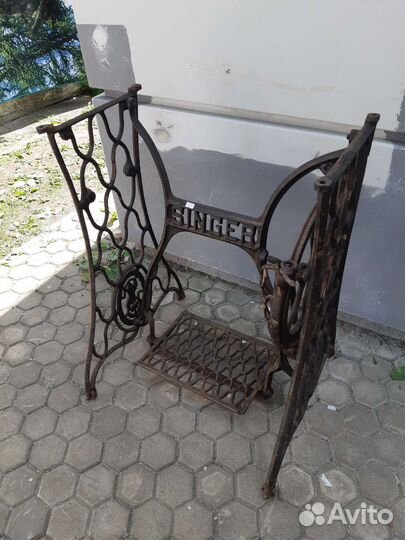 Чугунная станина от швейной машинки