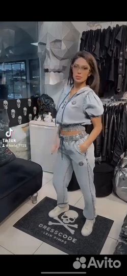 Шикарный костюм в стразах джинса