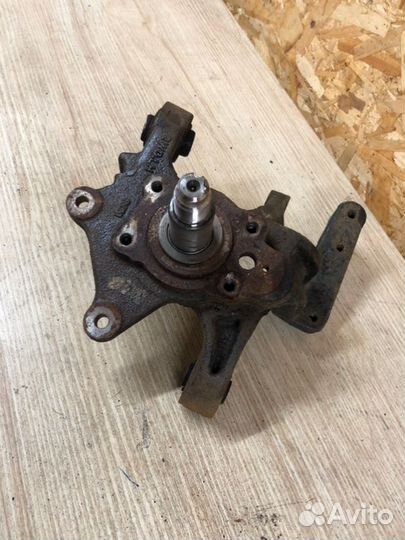 Поворотный кулак задний левый Ssangyong Actyon