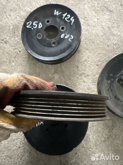 Шкив помпы 6032050110 Mecedes 2.3d 2.5d 3.0d