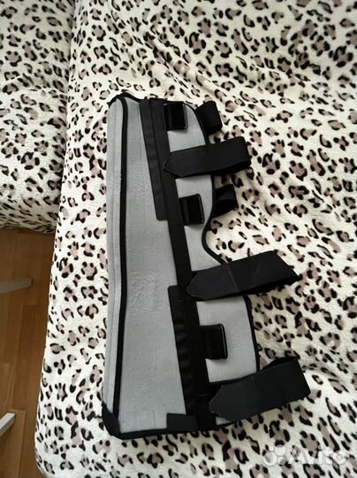 Тутор на коленный сустав