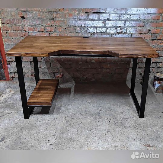 Компьютерный стол в стиле лофт