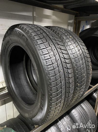 Michelin X-Ice XI3 215/65 R17 99T
