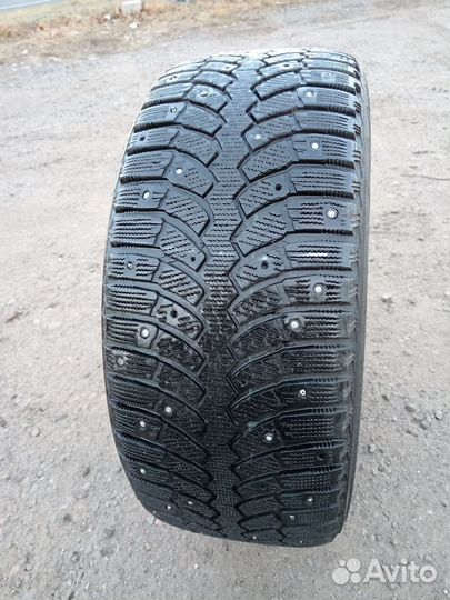 Bridgestone Blizzak Spike-01 235/45 R17 97T