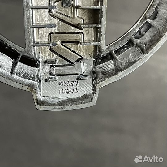 Эмблема багажника Nissan Note E11 908901U60C