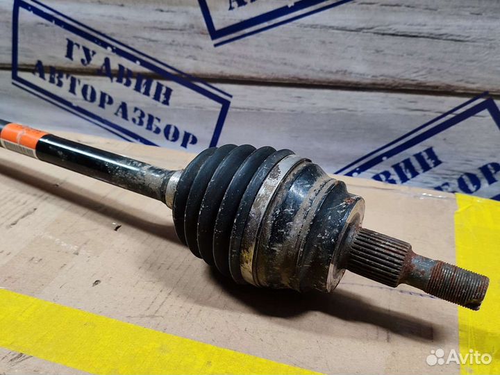 Приводной вал (привод) Mercedes-Benz 166 правый