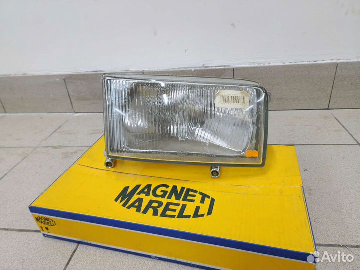 Передняя правая новая Hella фара VW Transporter T4