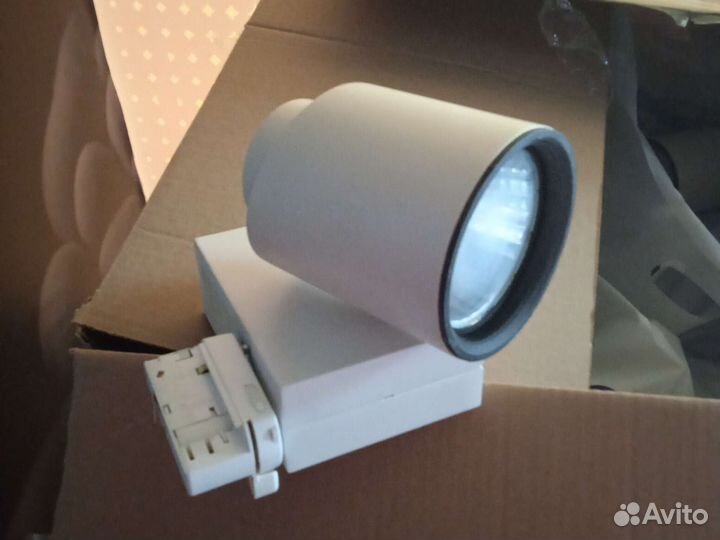 Трековые светильники и шинопровод