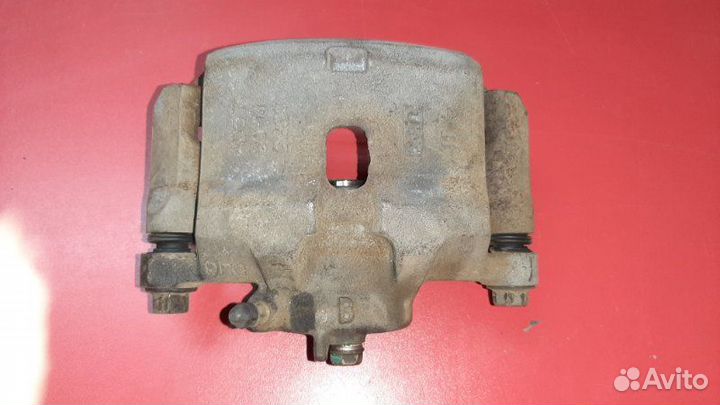 Суппорт передний правый Honda Cr-V RD5 K20A 2002