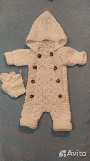 Вязаный комбинезон для новорожденного