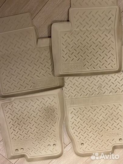 Комплектом Автомобильные коврики на mercedes ML350
