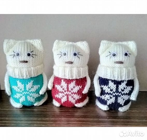 Вязаные котики в свитерках- ручная работа