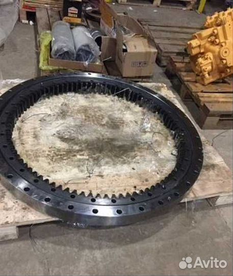 Круг поворота экскаватора Komatsu PC130-7