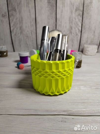 Подставка для бижутерии. Жёлтый неон