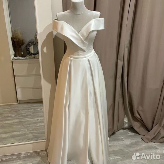 Свадебное платье 42 новое