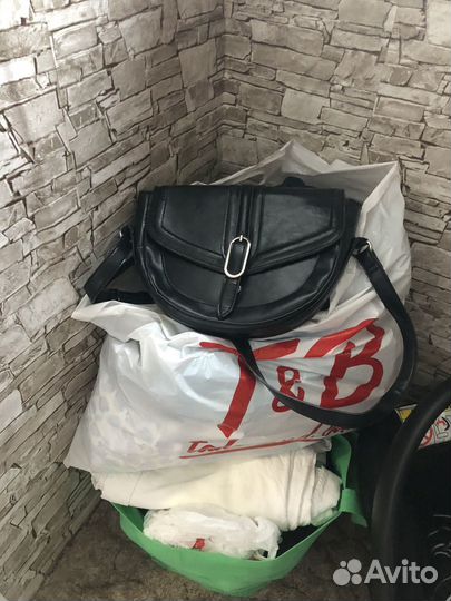Отдам 1 пакет вещей и сумку