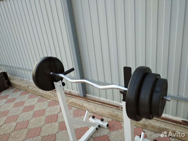 Штанга изогнутая весом 22.5 кг