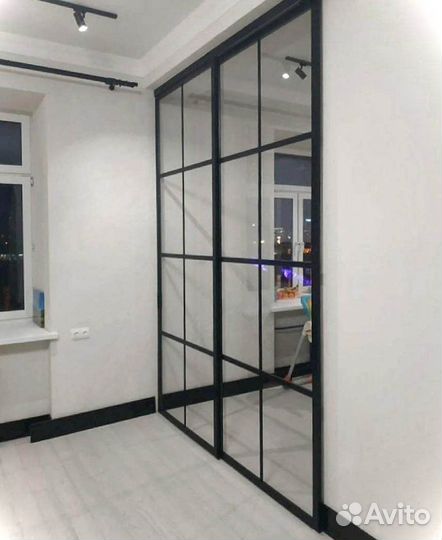 Стеклянная перегородка