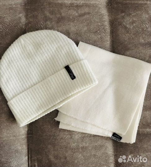 Комплект женская шапка и шарф на осень