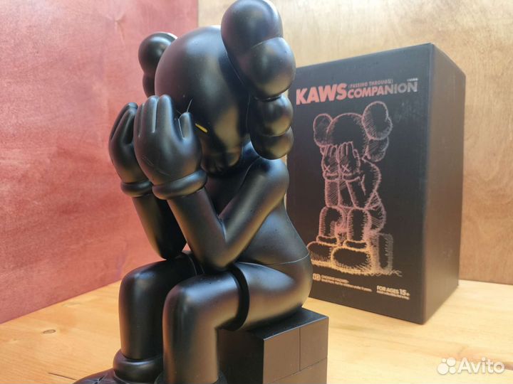 Kaws фигурка Кавс большая 28см Passing Through