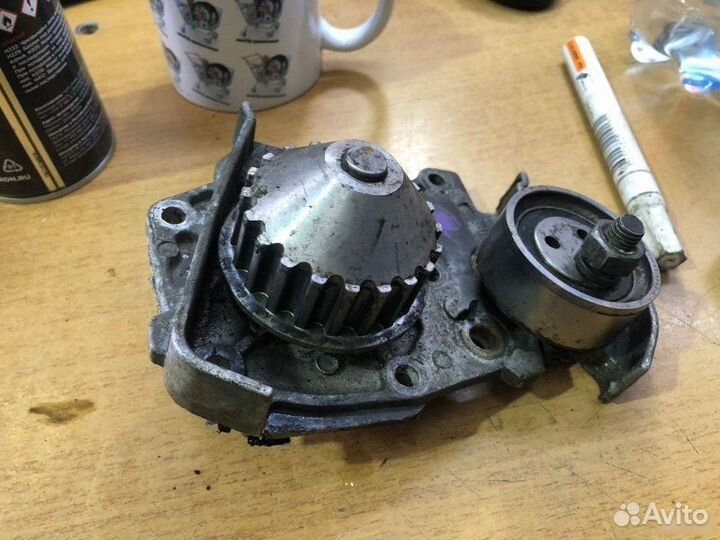 Насос водяной Renault Logan K4M