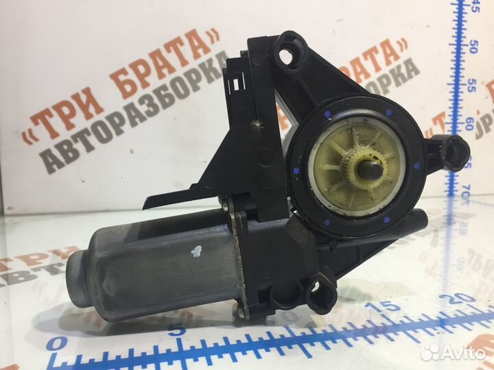 Моторчик стеклоподъемника передний правый Прав