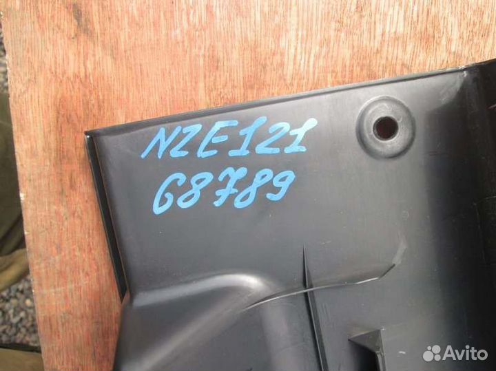 Накладка замка багажника Toyota Corolla NZE121